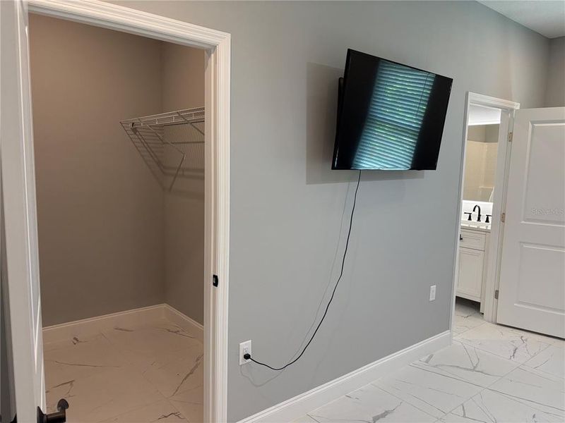 Image 10 of a home in .