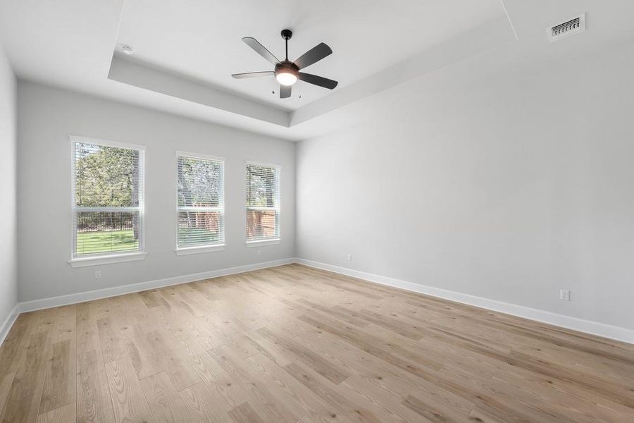 Spacious, unfurnished interior of a new home in The Colony, Bastrop (Image 6).