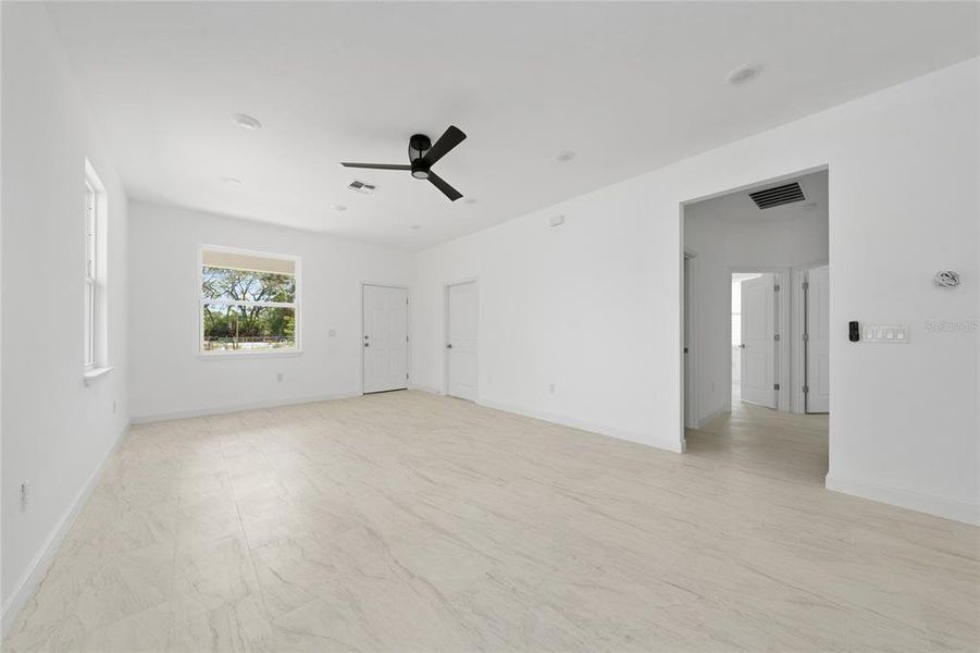 Spacious, unfurnished interior of a new home in , Orlando (Image 10).