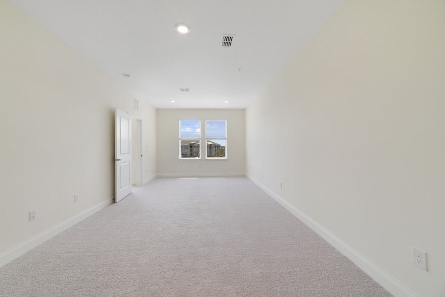 Spacious, unfurnished interior of a new home in Gatherings® of Lake Nona, Orlando (Image 17).