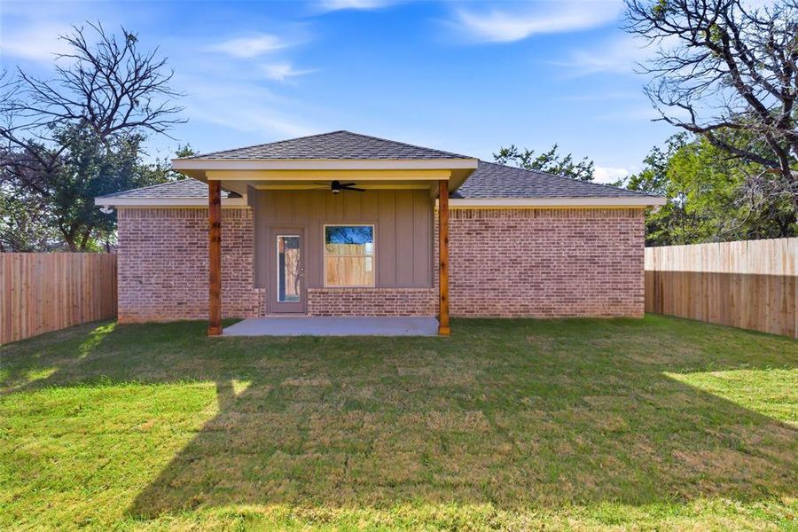 Exterior details and patio area of a home in , Granbury (Image 3).