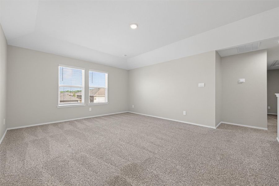 Spacious, unfurnished interior of a new home in Water Crest on Lake Conroe, Conroe (Image 46).