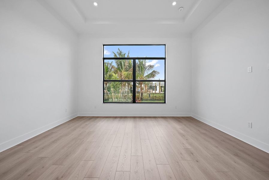 Spacious, unfurnished interior of a new home in , Palm Beach Gardens (Image 37).