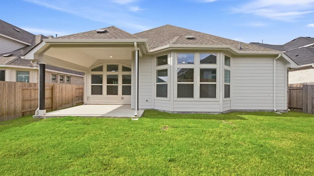Exterior details and patio area of a home in Sunfield, Buda (Image 20).