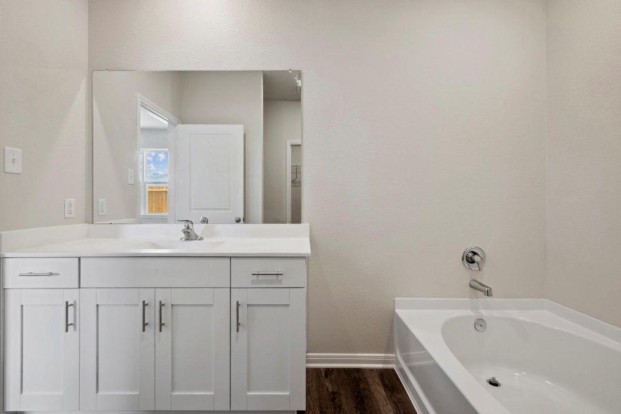Furnished interior view inside a new home in Pinewood Trails, Cleveland (Image 9).