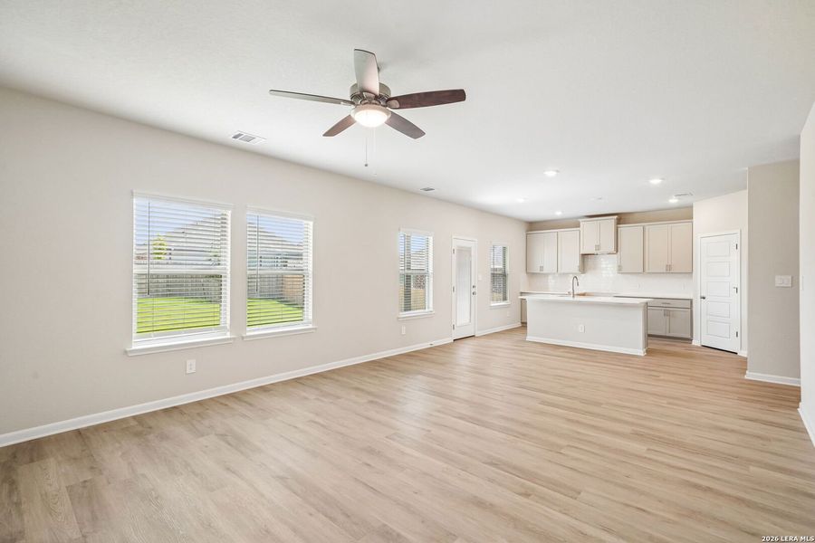 Spacious, unfurnished interior of a new home in Arcadia Ridge - Premier Series, San Antonio (Image 31).