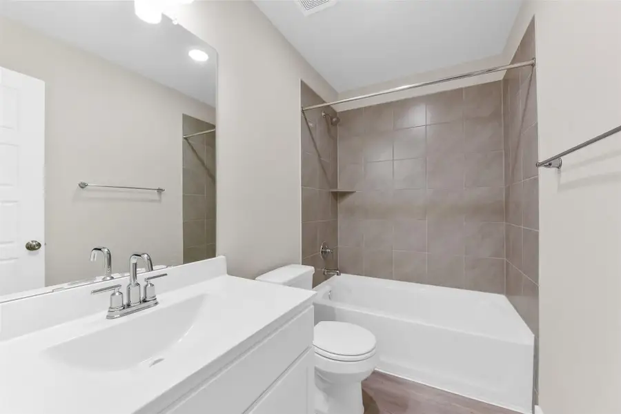 Furnished interior view inside a new home in Southwinds, Baytown (Image 11).