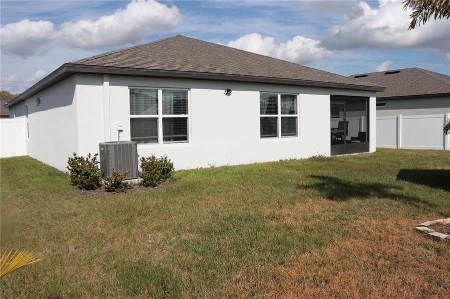 Exterior details and patio area of a home in , Winter Haven (Image 18).