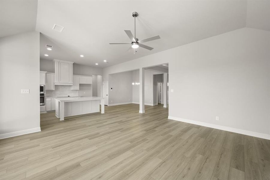 Spacious, unfurnished interior of a new home in The Retreat - Phase 1, Waxahachie (Image 27).