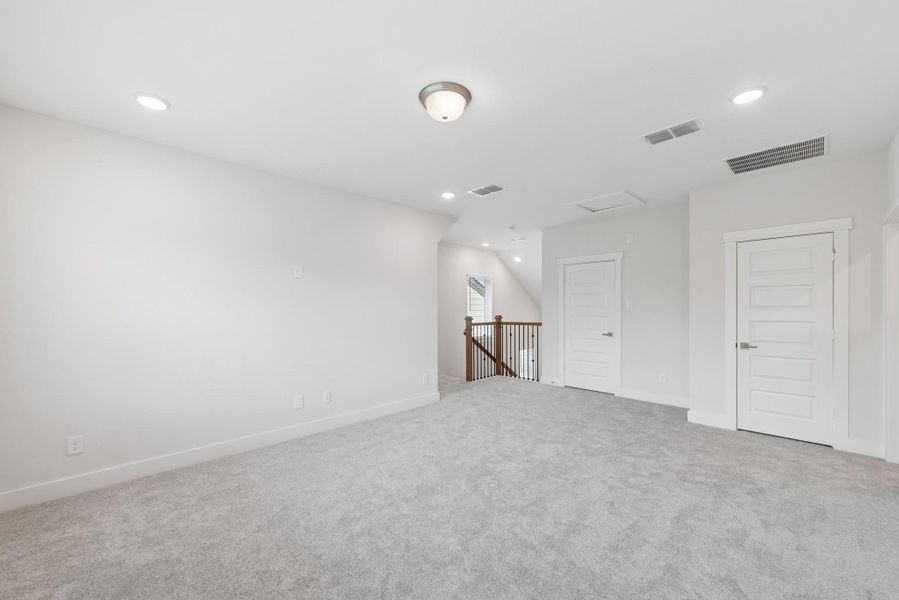 Spacious, unfurnished interior of a new home in Retreat at Oak Park, Houston (Image 22).