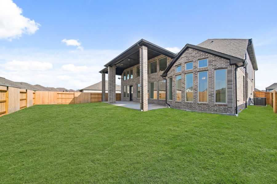 Exterior details and patio area of a home in Coastal Point, League City (Image 3).