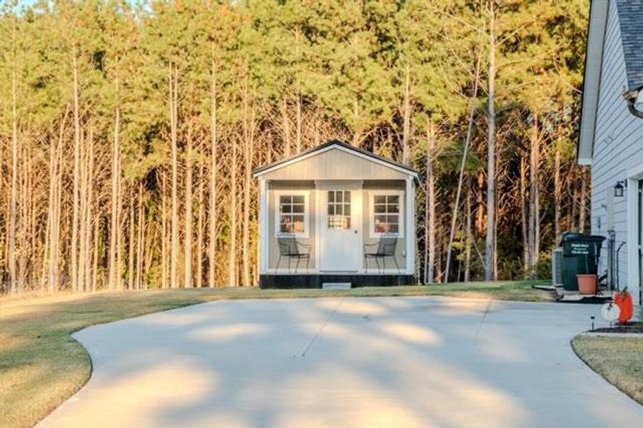 Exterior details and patio area of a home in Crossing Creeks, Monroe (Image 23).