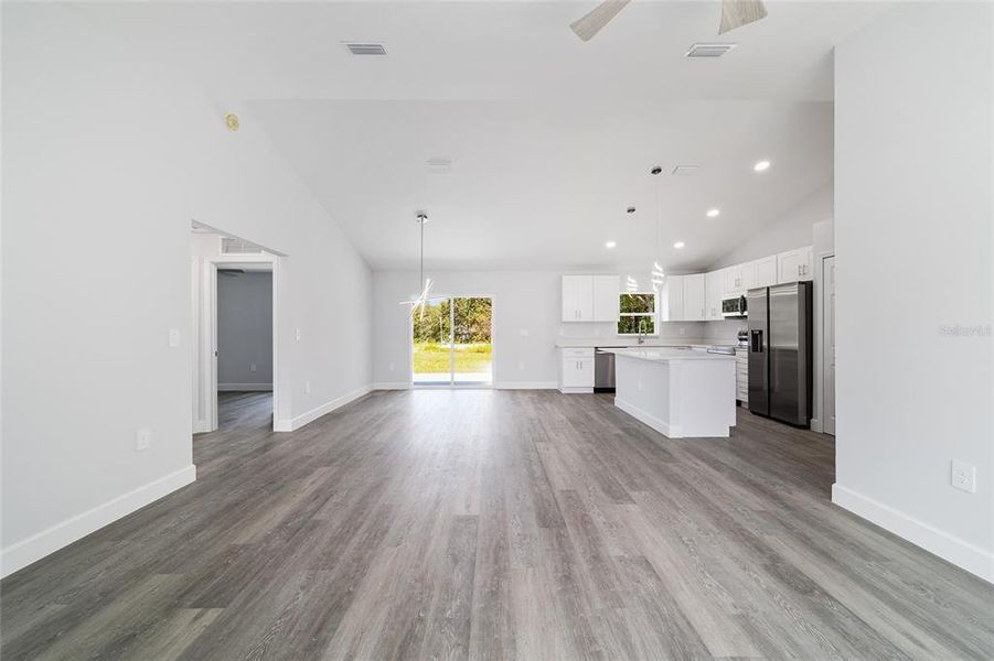 Spacious, unfurnished interior of a new home in , Dunnellon (Image 26).