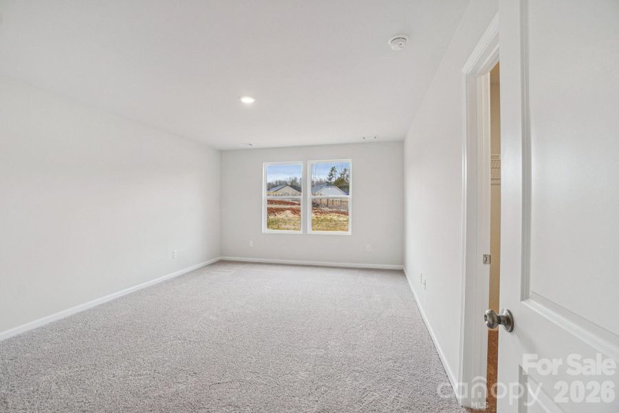 Spacious, unfurnished interior of a new home in Frey Creek, Spartanburg (Image 22).
