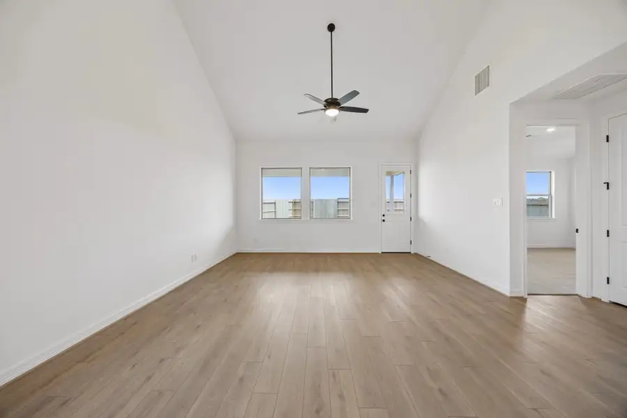Spacious, unfurnished interior of a new home in Azalea, Brookshire (Image 11).
