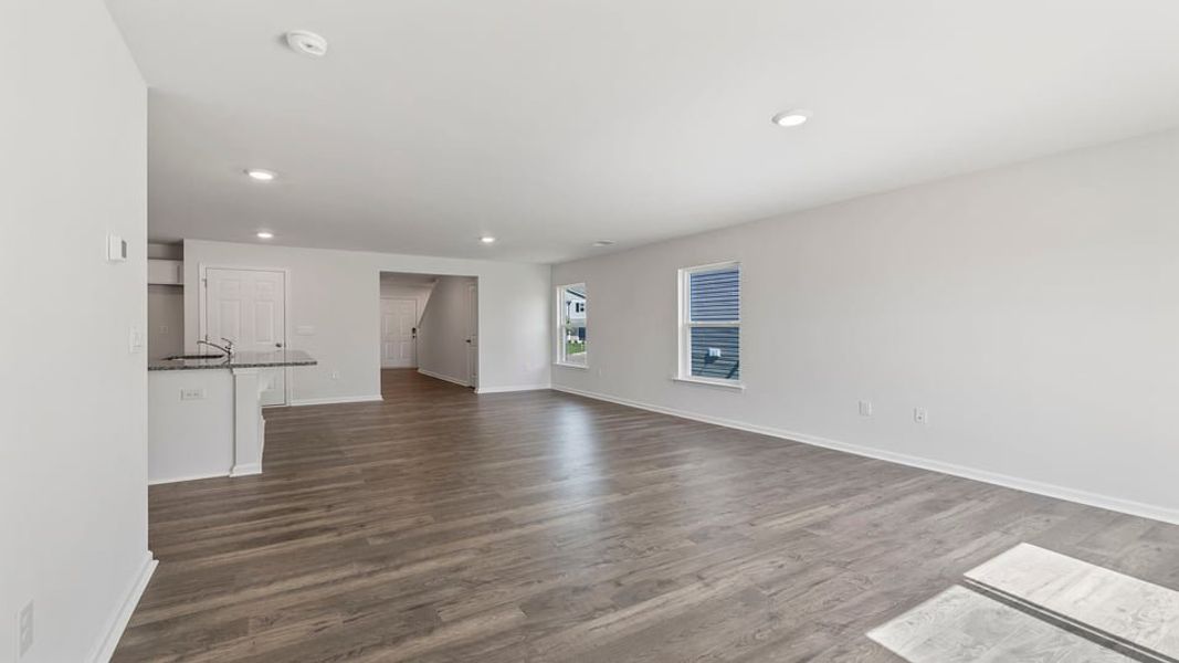 Spacious, unfurnished interior of a new home in Cedar Gap, Fountain Inn (Image 17).