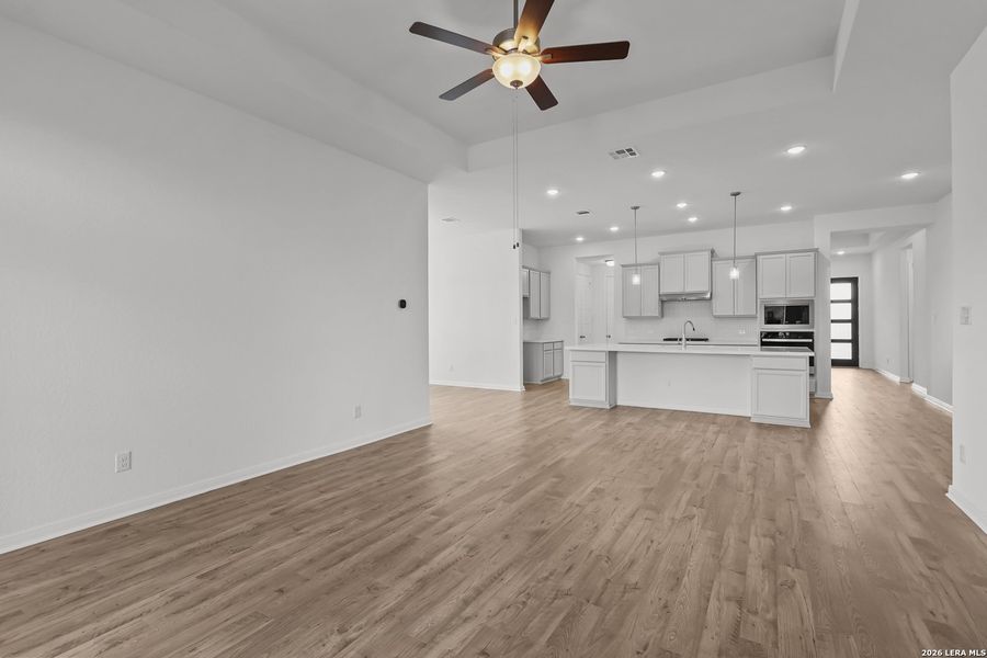 Spacious, unfurnished interior of a new home in Stillwater Ranch, San Antonio (Image 25).