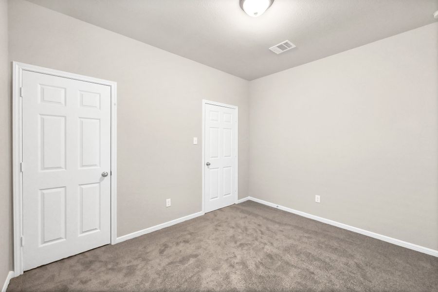 Representative unfurnished interior of a home built from the Floor Plan 1427 by Colina Homes in River Ranch, Dayton (Image 28).