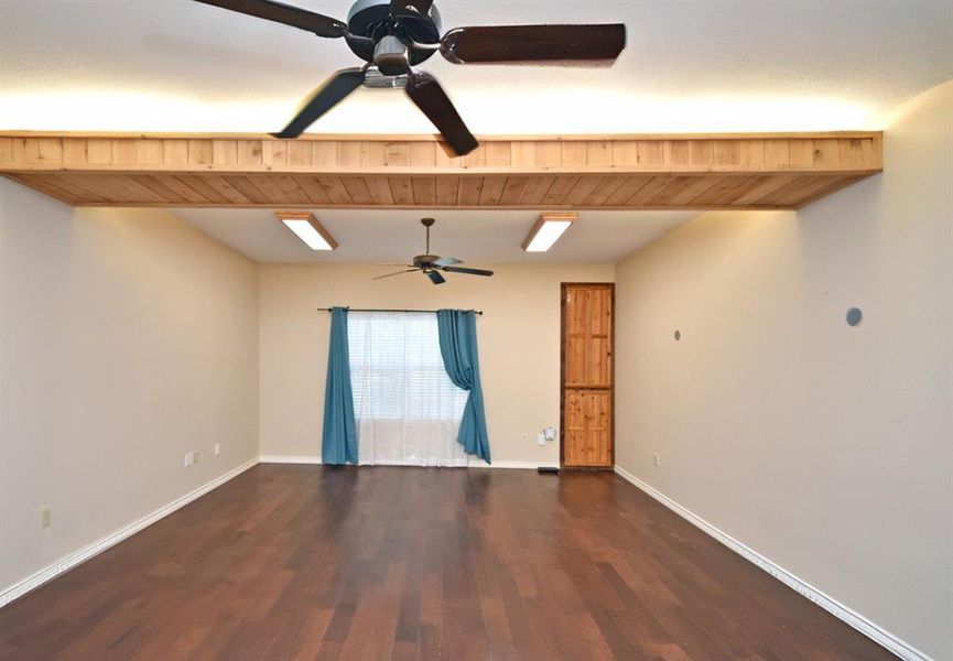 Spacious, unfurnished interior of a new home in , Yantis (Image 18).