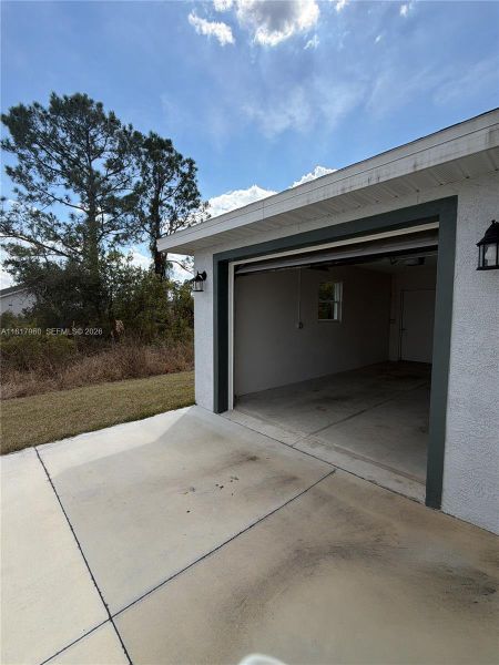 Exterior details and patio area of a home in , Sebring (Image 30).