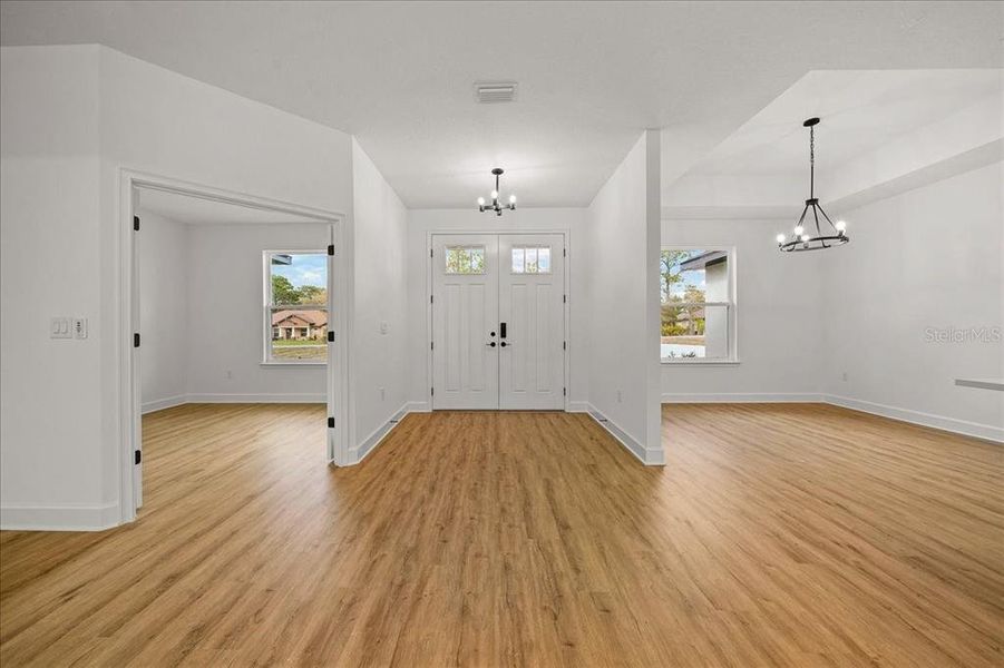 Spacious, unfurnished interior of a new home in , Weeki Wachee (Image 24).