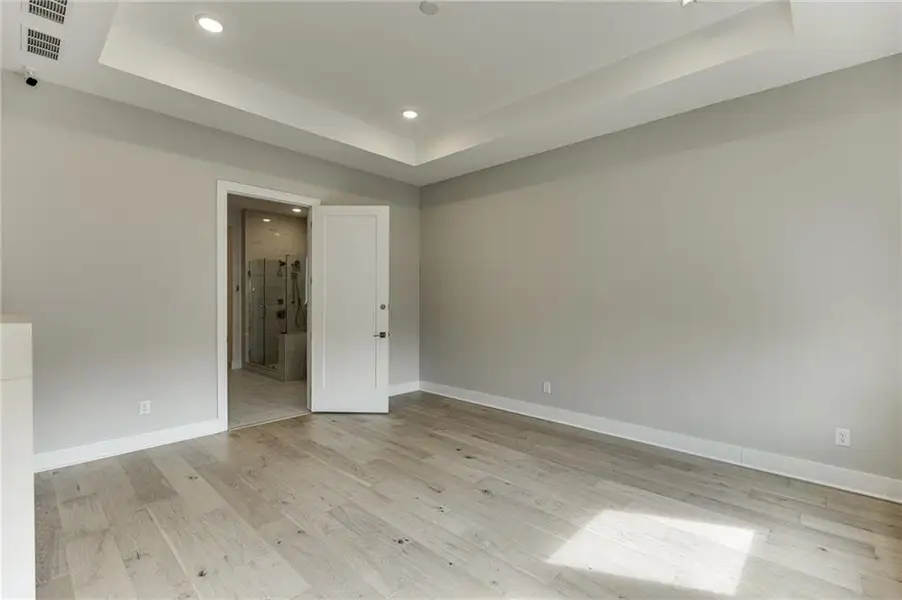 Spacious, unfurnished interior of a new home in The Retreat at Sterling on the Lake 48', Flowery Branch (Image 24).