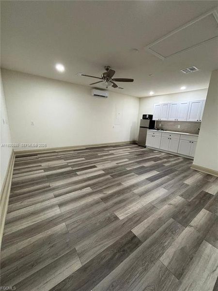 Spacious, unfurnished interior of a new home in , Lehigh Acres (Image 15).