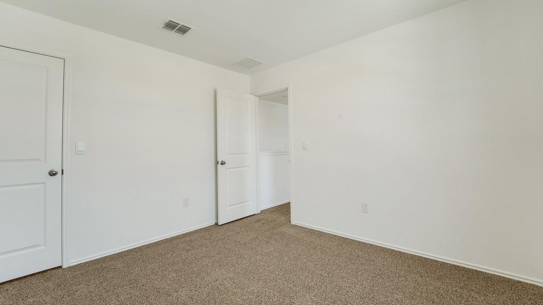 Spacious, unfurnished interior of a new home in Durango, Mustang Ridge (Image 23).