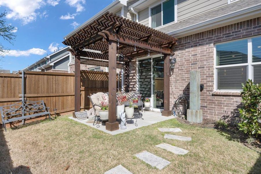 Exterior details and patio area of a home in , Wylie (Image 3).