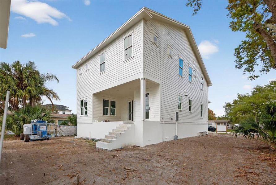 Exterior details and patio area of a home in , St. Petersburg (Image 8).