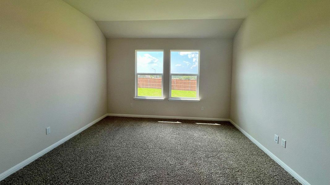 Spacious, unfurnished interior of a new home in Thunder Rock, Marble Falls (Image 8).