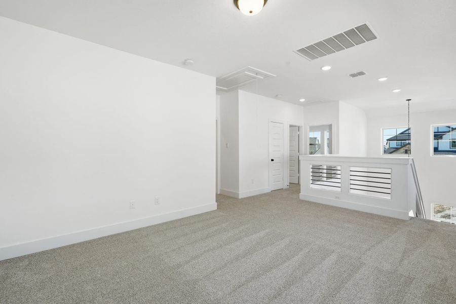 Spacious, unfurnished interior of a new home in Stillwater Ranch, San Antonio (Image 31).