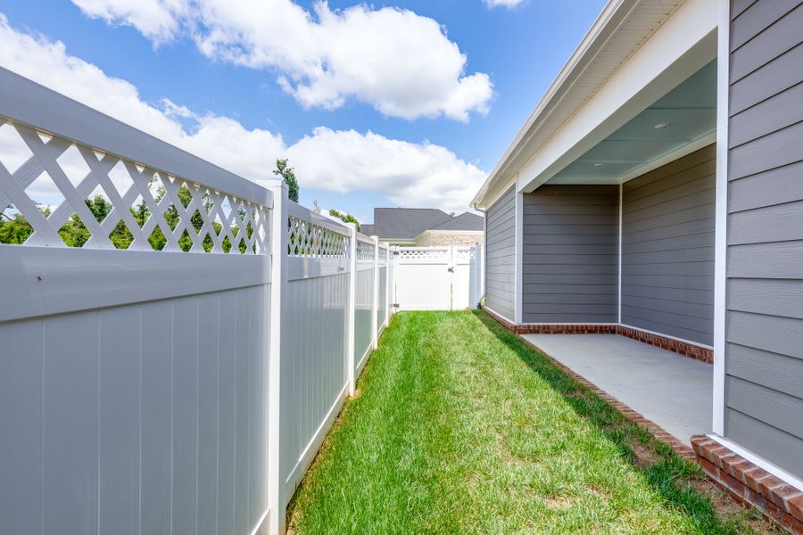 1823 Flatwaters St., Spring Hill, TN • Side Porch & Fenced Yard 1823 Flatwaters St., Spring Hill, TN • Side Porch & Fenced Yard