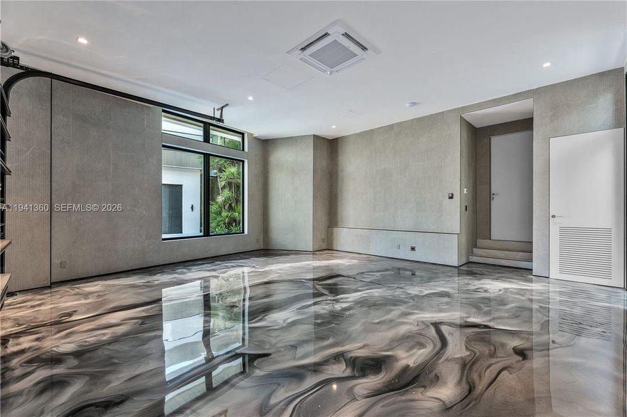 Spacious, unfurnished interior of a new home in , Fort Lauderdale (Image 20).