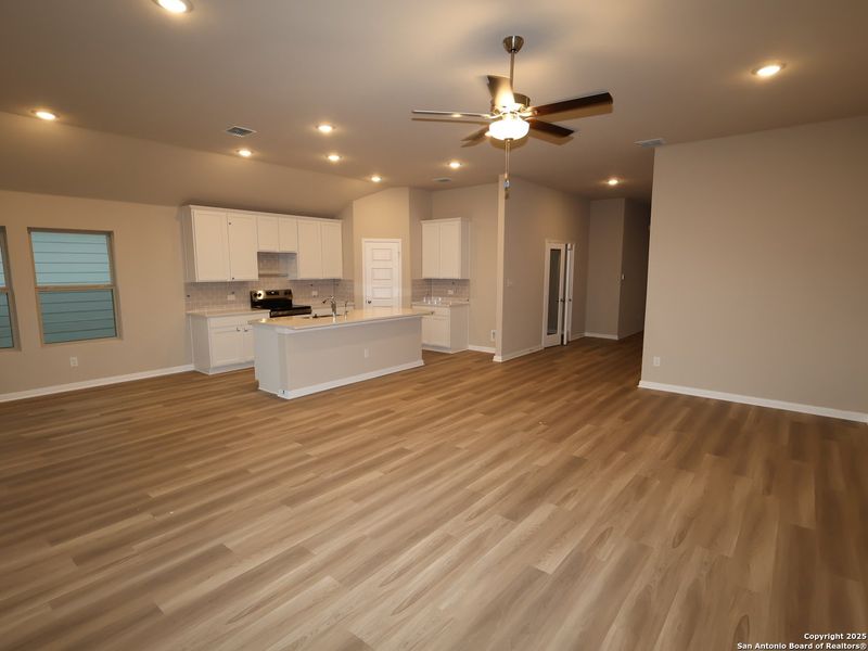 Spacious, unfurnished interior of a new home in Paloma Park, Converse (Image 33). Spacious, unfurnished interior of a new home in Paloma Park, Converse (Image 33).