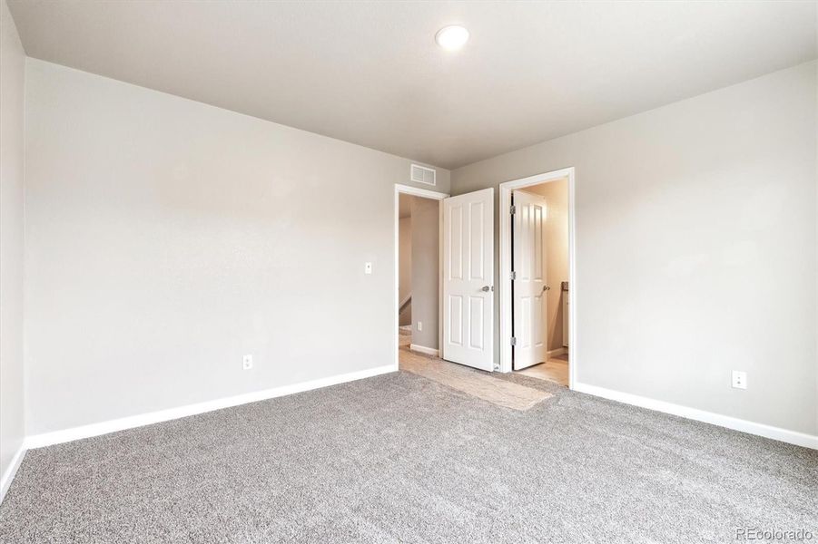 Spacious, unfurnished interior of a new home in Pintail Commons at Johnstown Village, Johnstown (Image 16).