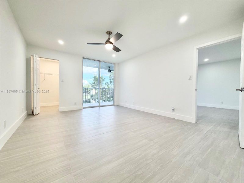 Spacious, unfurnished interior of a new home in , Lauderdale Lakes (Image 32).