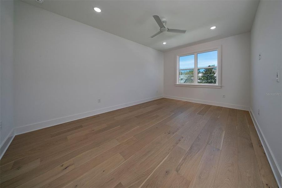 Spacious, unfurnished interior of a new home in , Orlando (Image 64).