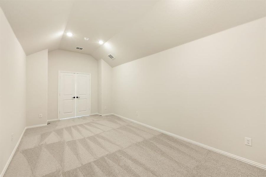 Spacious, unfurnished interior of a new home in The Oasis at North Grove 75-80, Waxahachie (Image 21). Spacious, unfurnished interior of a new home in The Oasis at North Grove 75-80, Waxahachie (Image 21).