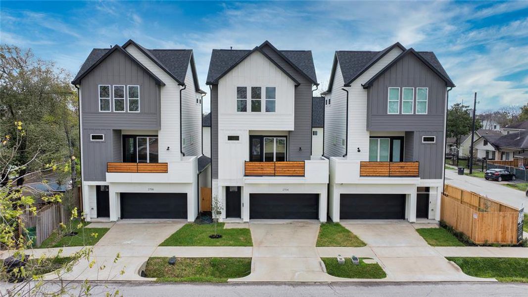 Blending traditional charm with modern design, these homes feature a striking two-toned Hardie exterior in Gauntlet Gray and White Dove, accented by Tricorn Black soffits, garage, and front doors for a sleek, cohesive finish. The middle and left homes shown in the photo are currently available—don’t miss your chance to make one yours