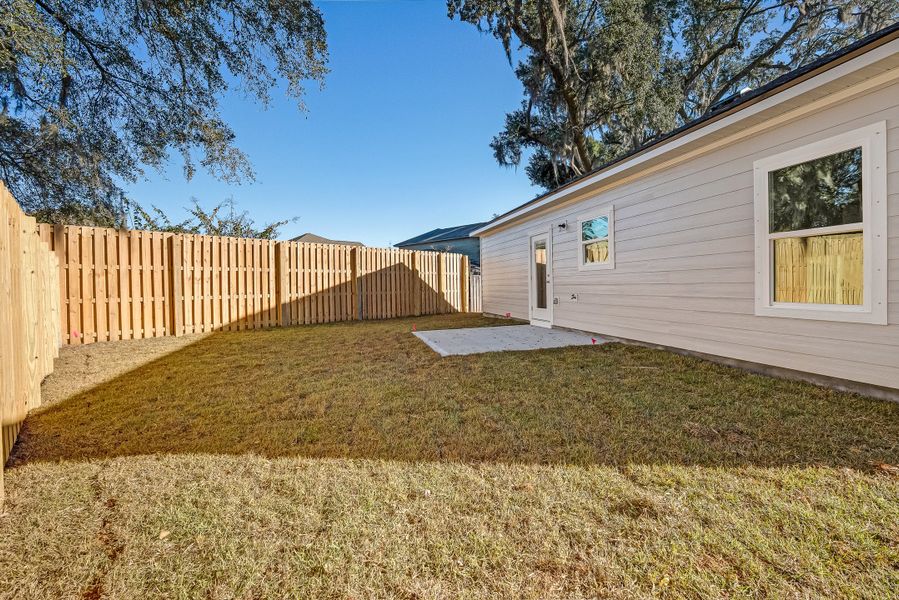 Exterior details and patio area of a home in Live Oak Cottages, Freeport (Image 24).