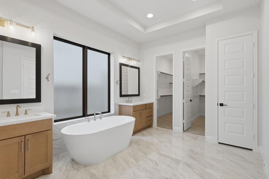 Furnished interior view inside a new home in Sienna, Missouri City (Image 14).