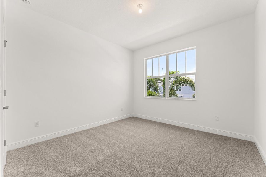 Spacious, unfurnished interior of a new home in Avila, Jensen Beach (Image 9).