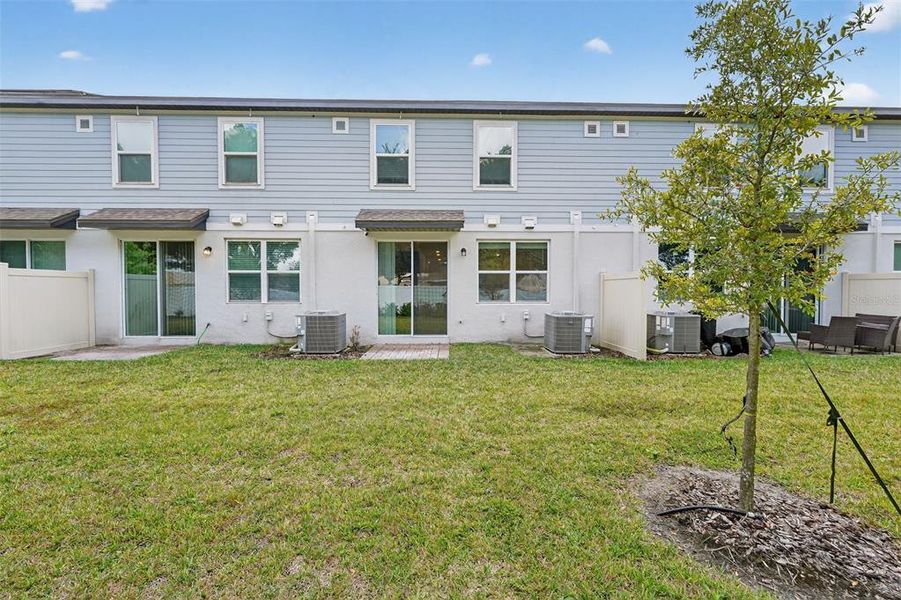 Exterior details and patio area of a home in , Orlando (Image 3).
