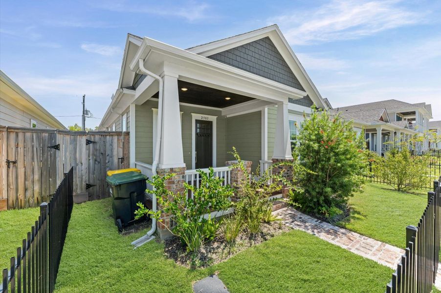 Exterior details and patio area of a home in , Pearland (Image 20).