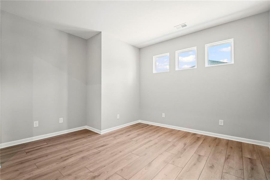 Spacious, unfurnished interior of a new home in Laurel Farms, Dallas (Image 19).