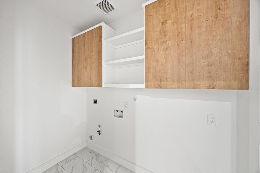 Spacious, unfurnished interior of a new home in , Houston (Image 22).