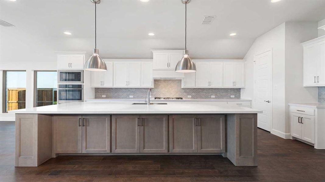 Furnished interior view inside a new home in Myrtle Creek 71', Waxahachie (Image 6). Furnished interior view inside a new home in Myrtle Creek 71', Waxahachie (Image 6).