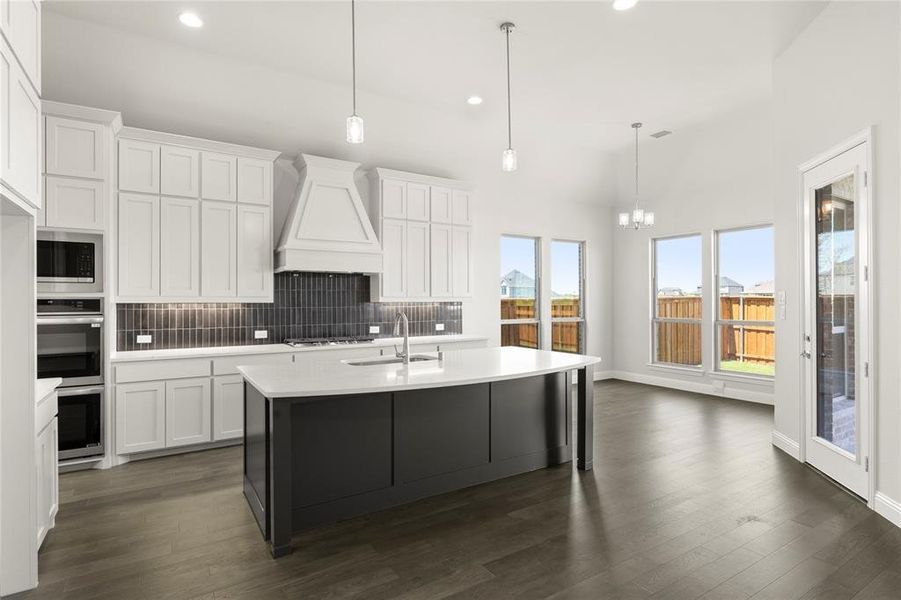 13. 2118 Clairmount - Kitchen (2)