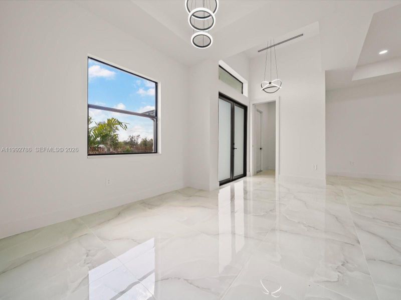 Spacious, unfurnished interior of a new home in , Lehigh Acres (Image 14).